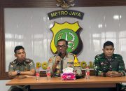 Polsek Koja Gelar Rapat Koordinasi Pengamanan Nataru  2024 Bersama Pengurus Gereja  JAKARTA, – Polsek Koja di bawah kepemimpinan Kapolsek Koja Kompol Dr. Andry Suharto, S.H., M.H., menggelar rapat koordinasi persiapan pengamanan Natal dan Tahun Baru (Nataru) 2024 bersama pengurus gereja di wilayah Kecamatan Koja. Kegiatan ini berlangsung pada Selasa (10/12/2024) pukul 16.00 WIB di Aula Hoegeng Lantai 3 Polsek Koja, Jalan Bhayangkara No.1 Kelurahan Tugu Utara, Kecamatan Koja, Jakarta Utara.  Hadir dalam rapat tersebut jajaran pejabat utama Polsek Koja, perwakilan Koramil Koja, Satpol PP Kecamatan Koja, serta 17 perwakilan gereja yang ada di wilayah hukum Polsek Koja. Acara ini bertujuan untuk menyelaraskan langkah pengamanan guna memastikan perayaan Nataru berjalan lancar, aman, dan kondusif.  Dalam sambutannya, Kapolsek Koja menyampaikan pentingnya sinergi antara kepolisian, Koramil, Satpol PP, dan pengurus gereja. “Kami ingin memastikan seluruh kegiatan perayaan Natal dan Tahun Baru dapat berjalan aman dan kondusif. Untuk itu, kami telah menyiapkan rencana pengamanan yang melibatkan tiga pilar, yaitu Polri, Koramil, dan Satpol PP. Jumlah personel pengamanan akan disesuaikan dengan kapasitas jemaat di tiap gereja, namun kami tetap mengedepankan over estimate untuk mengantisipasi potensi kerawanan,” ujar Kapolsek.  Kapolsek juga mengapresiasi kehadiran para pengurus gereja yang memberikan masukan berharga, terutama terkait kewaspadaan terhadap ancaman keamanan, seperti aksi penyiraman air keras yang sempat terjadi di wilayah lain.  Dalam sesi tanya jawab, sejumlah perwakilan gereja menyampaikan aspirasi mereka, di antaranya:  1. Permintaan agar aparat keamanan meningkatkan kewaspadaan terhadap potensi ancaman di lokasi kegiatan.  2. Penjelasan terkait jumlah personel pengamanan di gereja selama perayaan Natal.  Menanggapi hal tersebut, Kapolsek menegaskan komitmen Polsek Koja dalam memberikan pengamanan terbaik. “Kami telah menyiapkan surat perintah pengamanan untuk tiap gereja, dengan personel yang disesuaikan potensi kerawanan dan kapasitas jemaat. Kami juga menekankan bahwa personel kami bertugas murni untuk melayani, tanpa harapan imbalan apa pun. Jika ada oknum yang melanggar aturan, silakan laporkan langsung kepada saya,” tegasnya.  Rapat koordinasi diminta semua pihak sepakat untuk bersinergi demi menjaga keamanan dan kenyamanan masyarakat selama perayaan Nataru 2024.  Dengan hasil positif dari rapat ini, Polsek Koja optimis bahwa perayaan Natal dan Tahun Baru 2024 di wilayah Kecamatan Koja akan berjalan lancar, aman, dan damai.