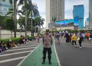 Personil Humas Menteng Himbauan Masyarakat Untuk Mengawasi Anak-Anak Selama Di CFD Bundaran HI