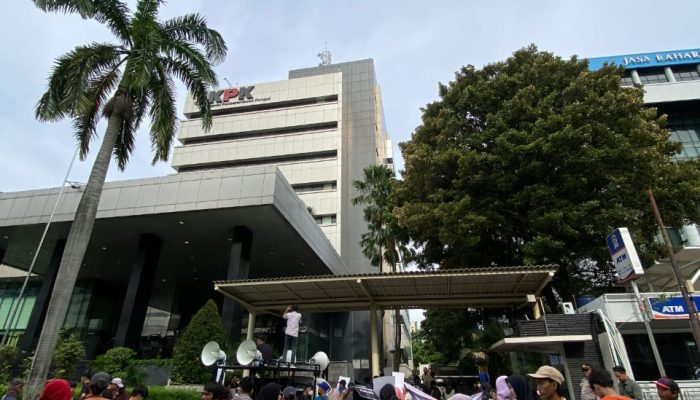 Koalisi Pemerhati Korupsi Palopo Gelar Aksi di KPK: Tuntut Penyelesaian Kasus Korupsi