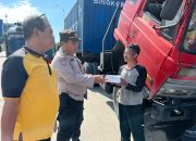 Satbinmas Bagikan Makanan Buka Puasa Dibulan Penuh Ampunan