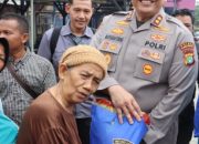 Bakti Sosial Ramadhan Berkah Kapolres Bagikan Sembako di Muara Angke