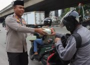 Polres Metro Jakarta Utara Bagikan Takjil Untuk Masyarakat di Bulan Suci Ramadhan 1446 H