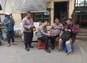 Polsek Pademangan Bersama Pengurus RW Data Warga Mudik Untuk Pengamanan Rumah