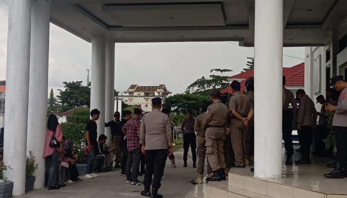 Aktivis HAM Konawe Raya Gelar Aksi Protes di Kantor Bupati dan DPRD Konawe Terkait Penggunaan Jalan Umum oleh PT. MCM