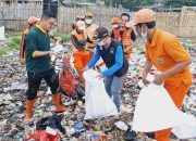 Lurah Papanggo Kerja Bakti Bersih kan Lokasi Sisa Kebakaran Bersama Camat Kasudin LH Jakarta Utara