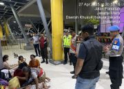 Polisi Pelabuhan Tanjung Priok Bantu Keluarga Terlantar Pulang ke Depok