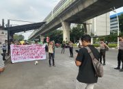 Gelar UNRAS di depan Mabes Polri, konsorsium mahasiswa hukum Sultra, desak: agar transparansi terkait penyegelan sejumlah alat berat di jetty PT. Kasmar Tiar Raya