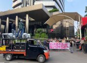 Gelar Aksi unjuk rasa di depan KPK, Front Mahasiswa Jakarta mendesak segera panggil direktur PT. JAKPRO