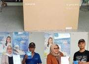 BRI Cabang Kebon Jeruk Serahkan Hadiah Undian Simpedes kepada Nasabah Setia