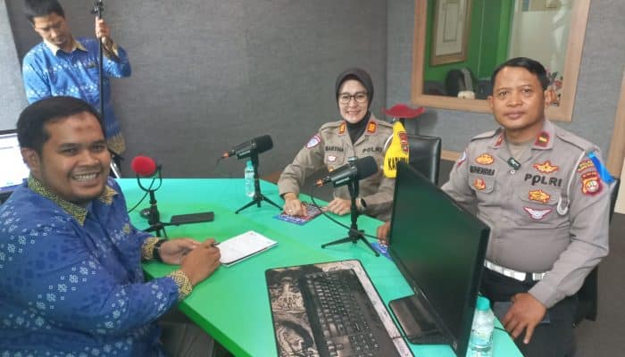 “Polres Pelabuhan Tanjung Priok Sosialisasikan Ops Patuh Jaya 2025 Lewat Siaran Radio”