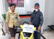 BRI Cabang Ciputat Serahkan Hadiah Motor kepada Pemenang Panen Hadiah Simpedes