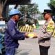 “Polres Priok, Laksakan Jumat Peduli di Hari Jum’at Penuh Keberkahan untuk Sopir, Ojol, Buruh, dan Karyawan Kebersihan”